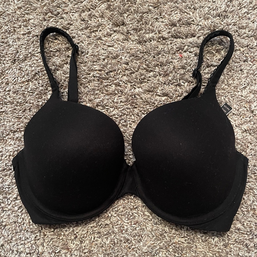 Victoria’s Secret bras 34 D